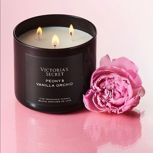 VS  Peony & Vanilla Orchid 3 Wick Candle